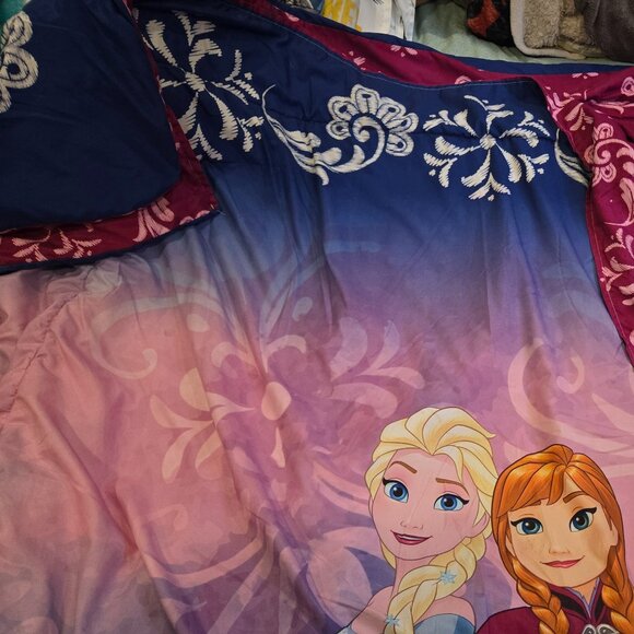 Disney Frozen Twin Reversible Comforter featuring Elsa and Anna - Picture 4 of 4